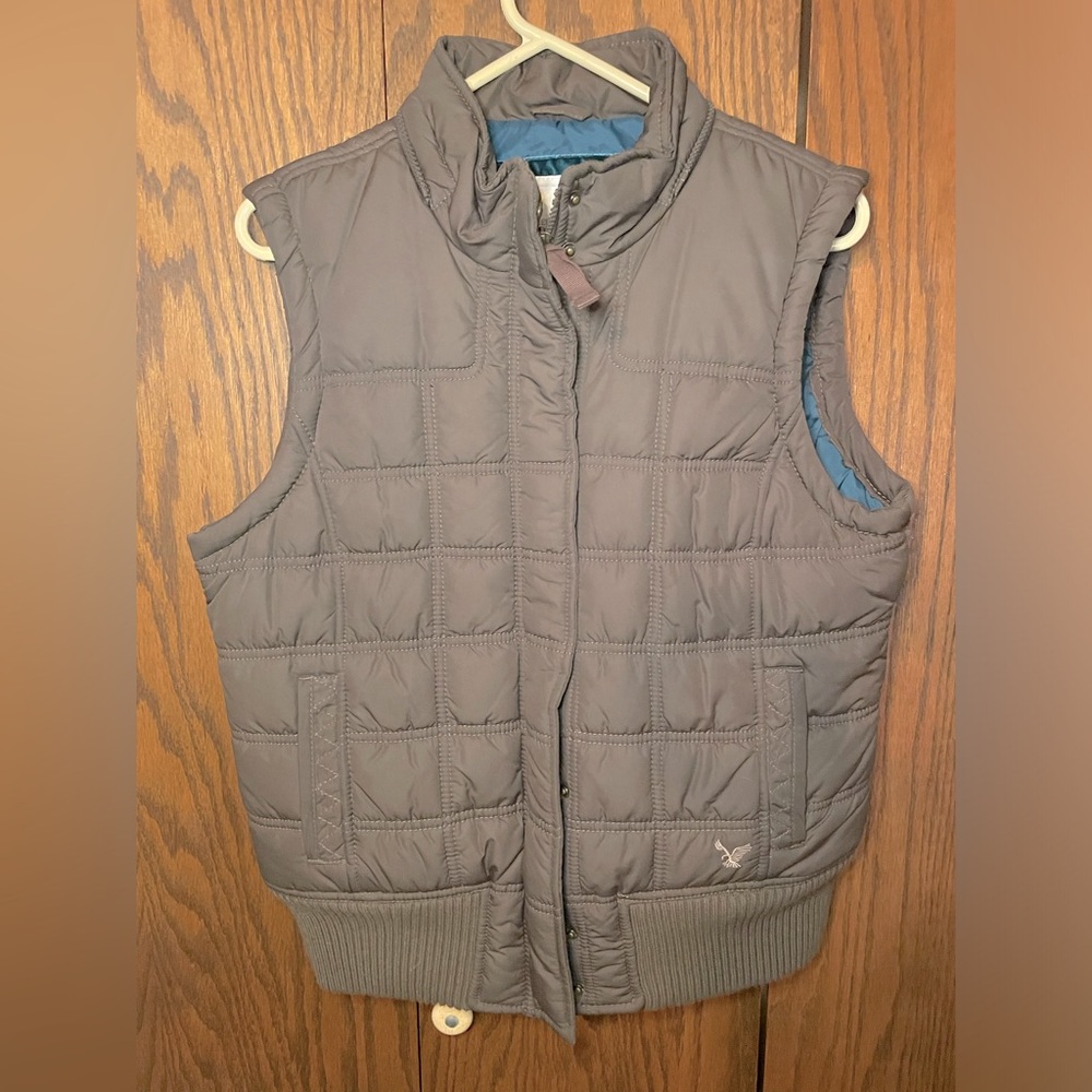 American Eagle puffer vest